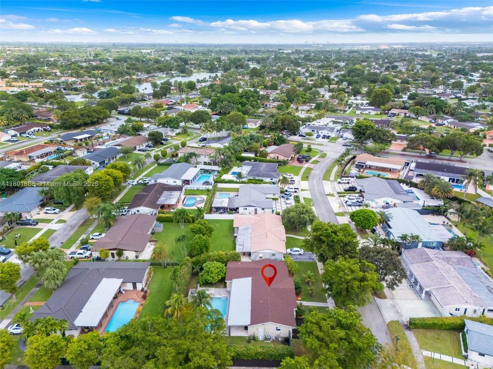 Недавно продано: $829,999 (4 спален, 2 ванн, 1809 Квадратных фут)