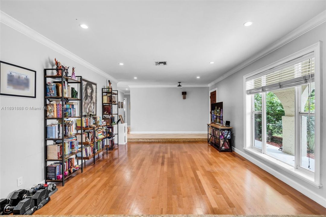 Недавно продано: $829,999 (4 спален, 2 ванн, 1809 Квадратных фут)