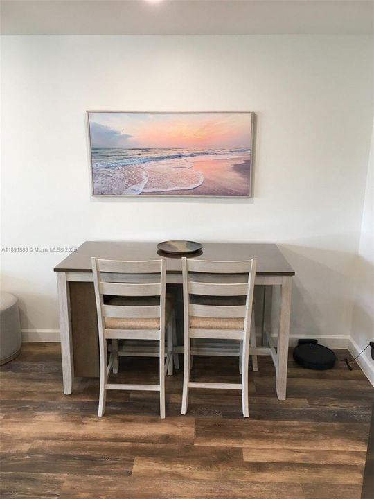 合同活跃: $1,750 (1 贝兹, 1 浴室, 587 平方英尺)