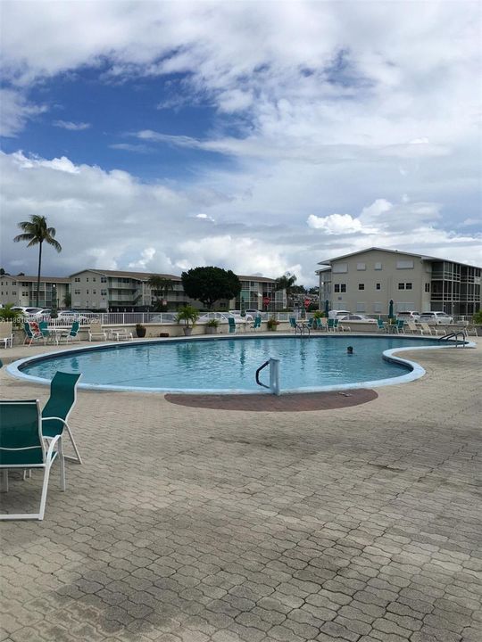 合同活跃: $1,750 (1 贝兹, 1 浴室, 587 平方英尺)