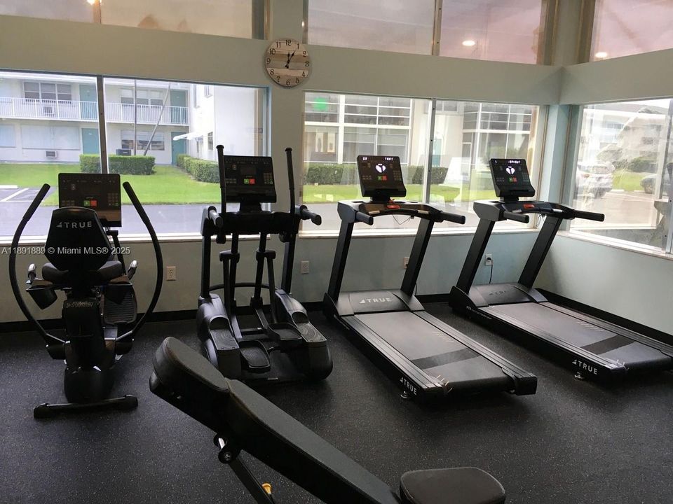 合同活跃: $1,750 (1 贝兹, 1 浴室, 587 平方英尺)