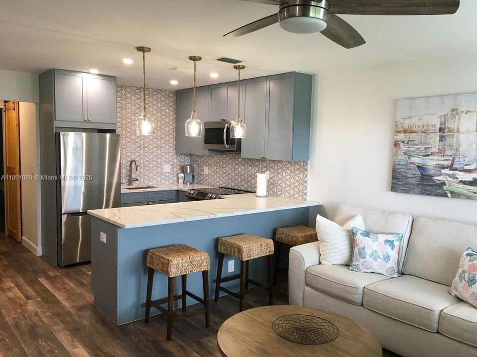 合同活跃: $1,750 (1 贝兹, 1 浴室, 587 平方英尺)