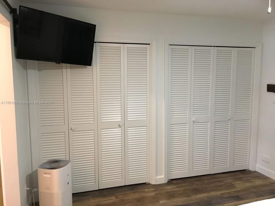 合同活跃: $1,750 (1 贝兹, 1 浴室, 587 平方英尺)