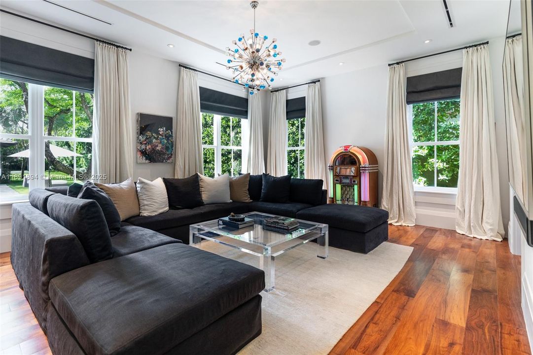 For Sale: $16,250,000 (5 beds, 6 baths, 6352 Square Feet)