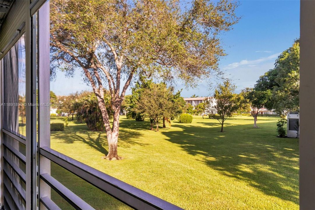 合同活跃: $89,900 (1 贝兹, 1 浴室, 720 平方英尺)