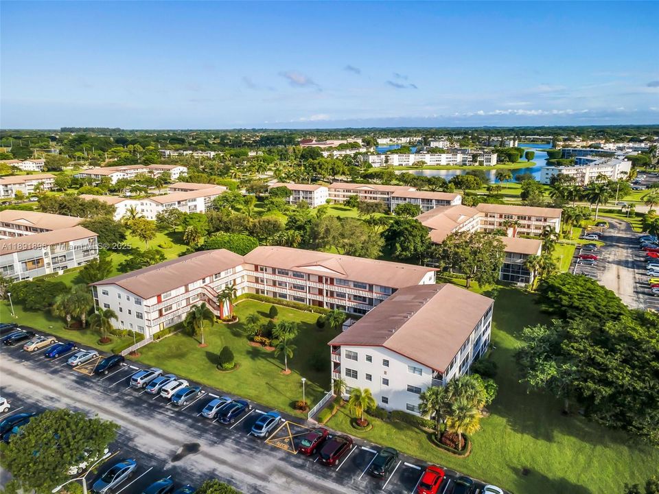 合同活跃: $89,900 (1 贝兹, 1 浴室, 720 平方英尺)