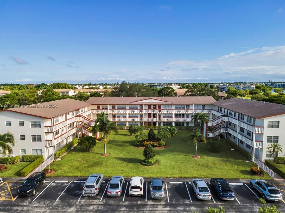 合同活跃: $89,900 (1 贝兹, 1 浴室, 720 平方英尺)