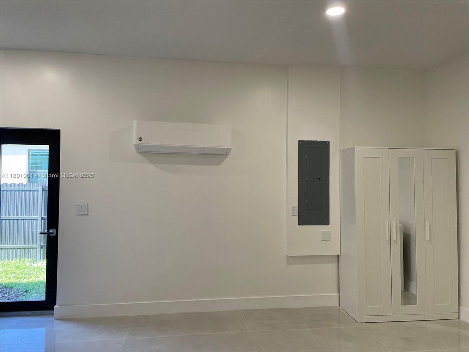 В аренду: $1,500 (1 спален, 1 ванн, 0 Квадратных фут)