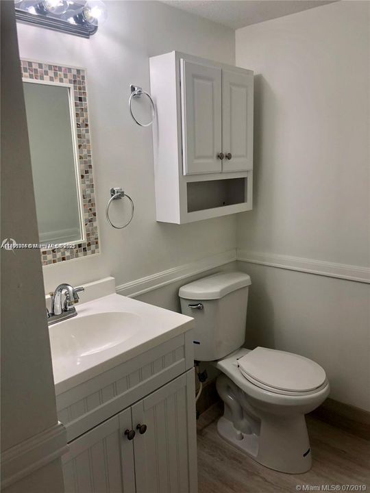 待售: $155,000 (1 贝兹, 1 浴室, 811 平方英尺)