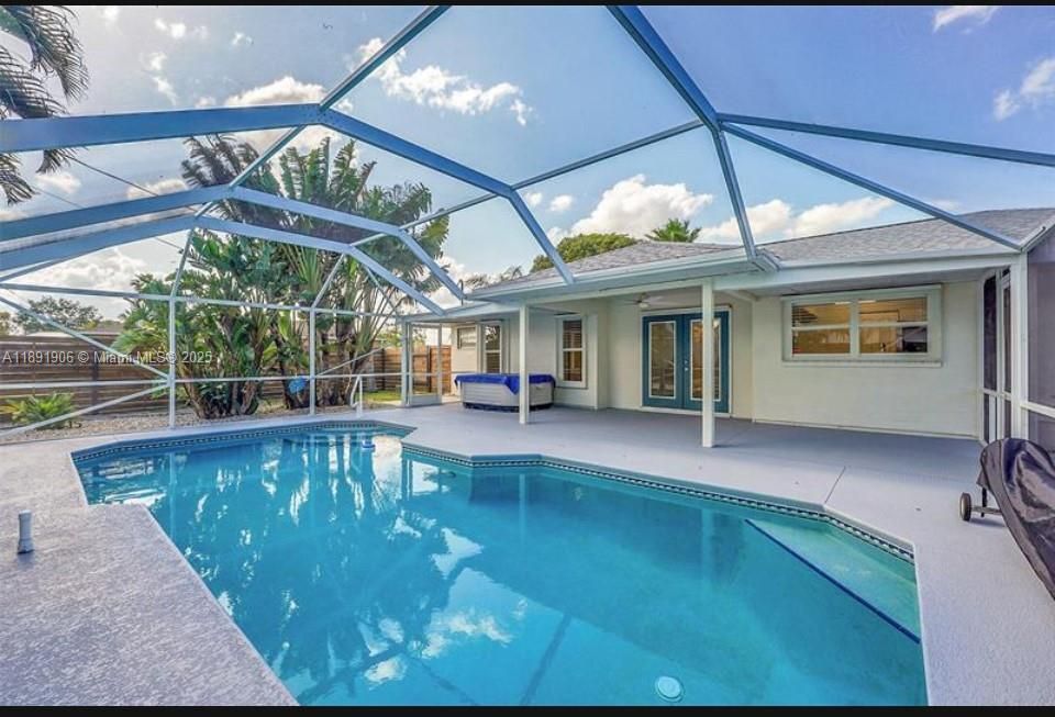 Recently Sold: $415,000 (3 beds, 2 baths, 1273 Square Feet)