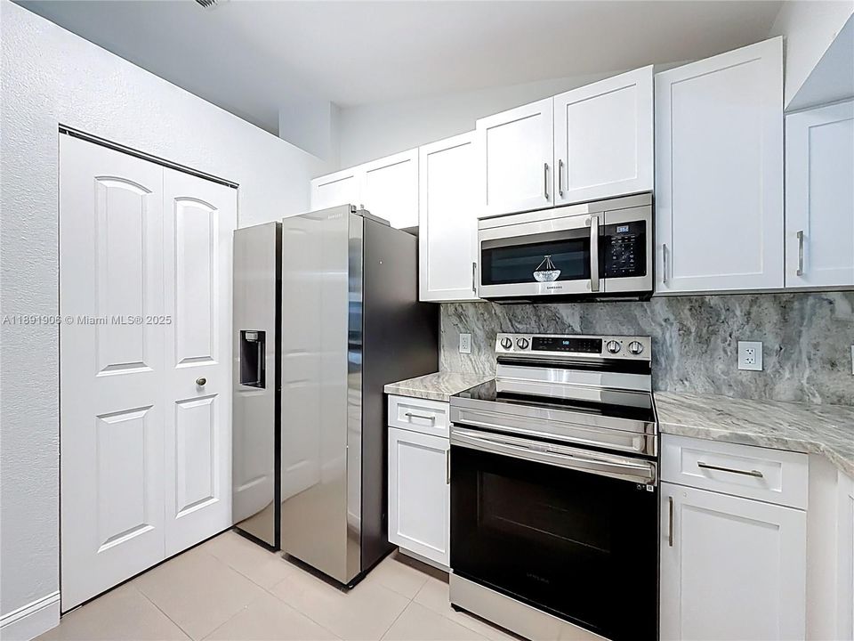 Recently Sold: $415,000 (3 beds, 2 baths, 1273 Square Feet)