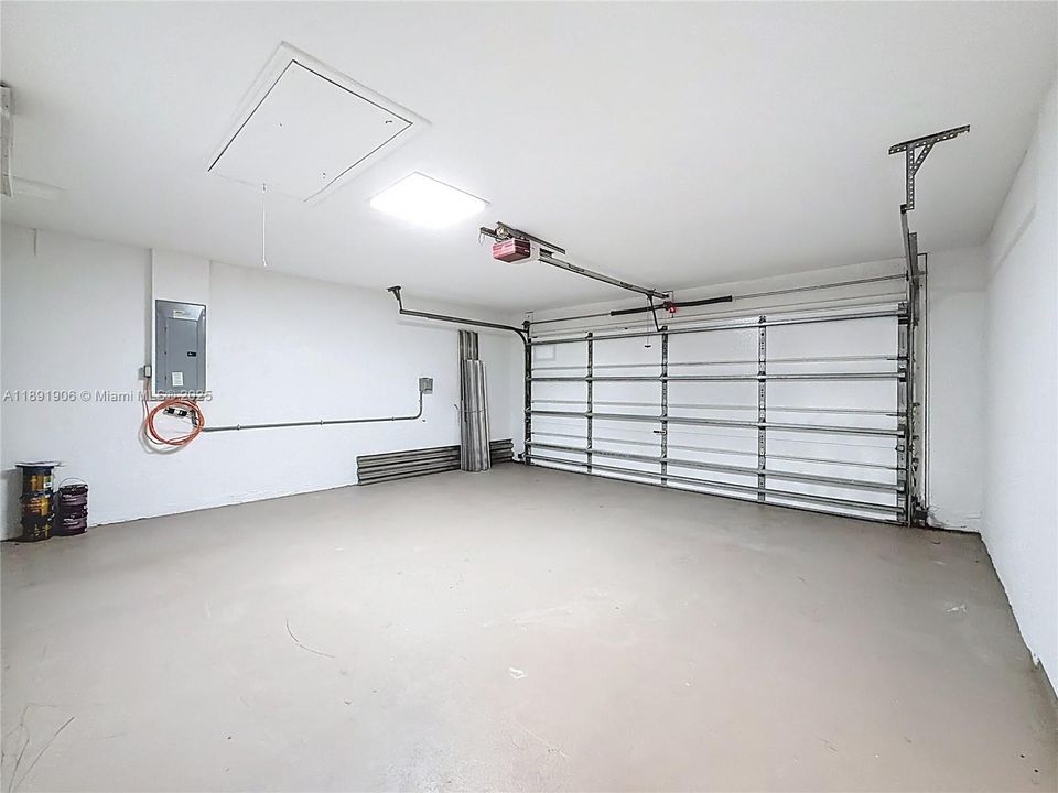 Recently Sold: $415,000 (3 beds, 2 baths, 1273 Square Feet)