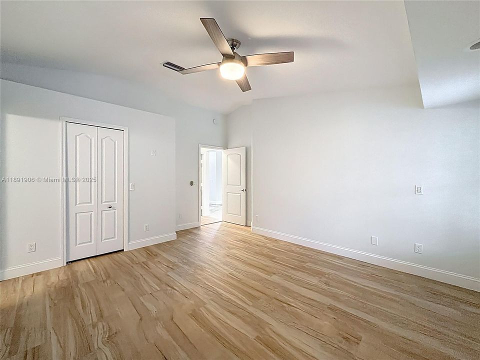 Recently Sold: $415,000 (3 beds, 2 baths, 1273 Square Feet)