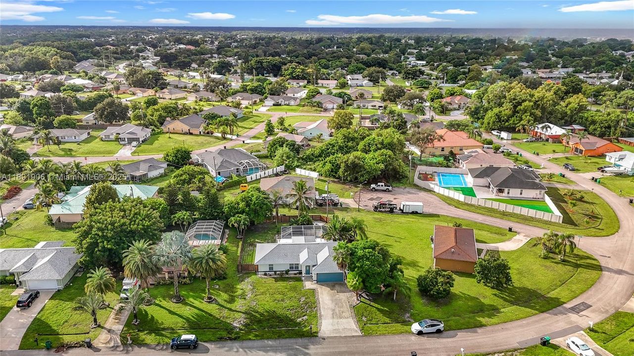 Recently Sold: $415,000 (3 beds, 2 baths, 1273 Square Feet)