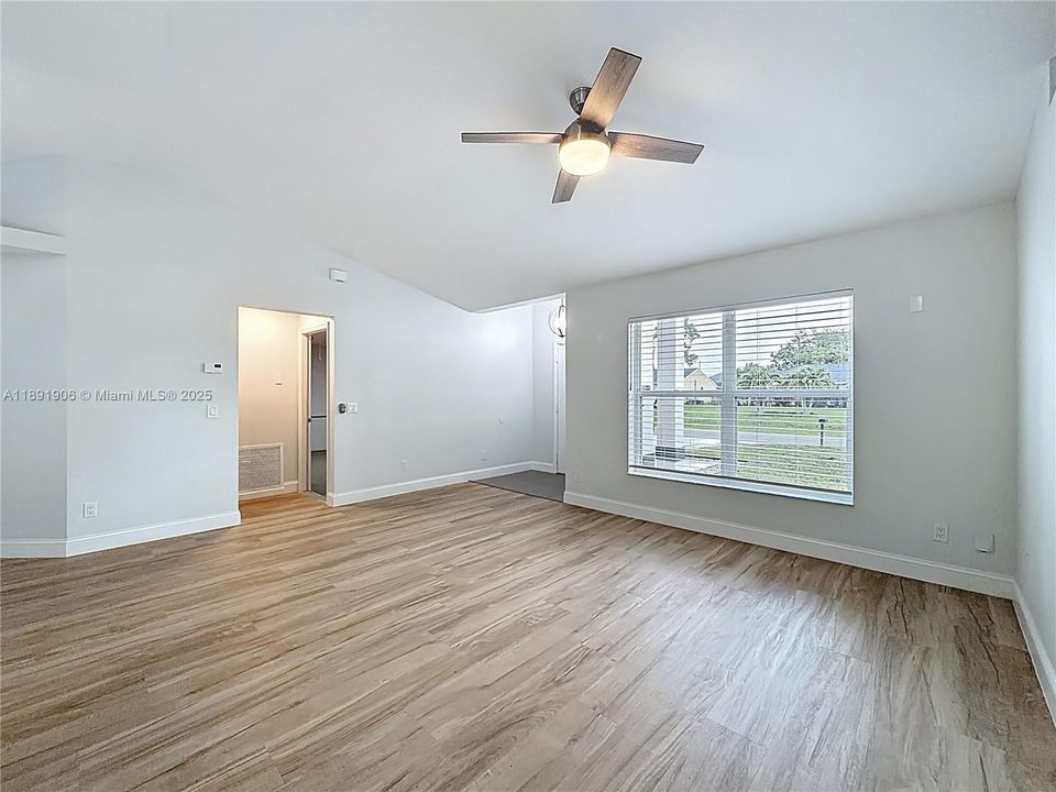 Recently Sold: $415,000 (3 beds, 2 baths, 1273 Square Feet)