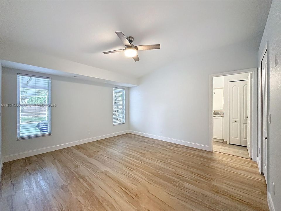 Recently Sold: $415,000 (3 beds, 2 baths, 1273 Square Feet)