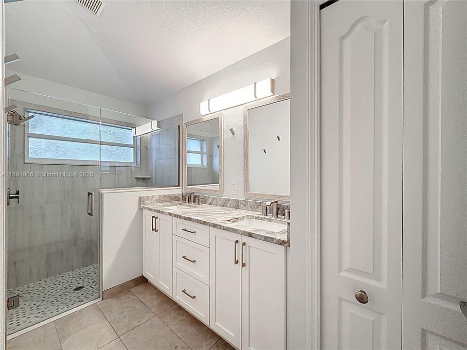 Recently Sold: $415,000 (3 beds, 2 baths, 1273 Square Feet)