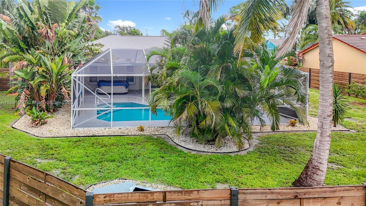 Recently Sold: $415,000 (3 beds, 2 baths, 1273 Square Feet)