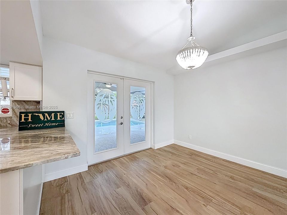 Recently Sold: $415,000 (3 beds, 2 baths, 1273 Square Feet)