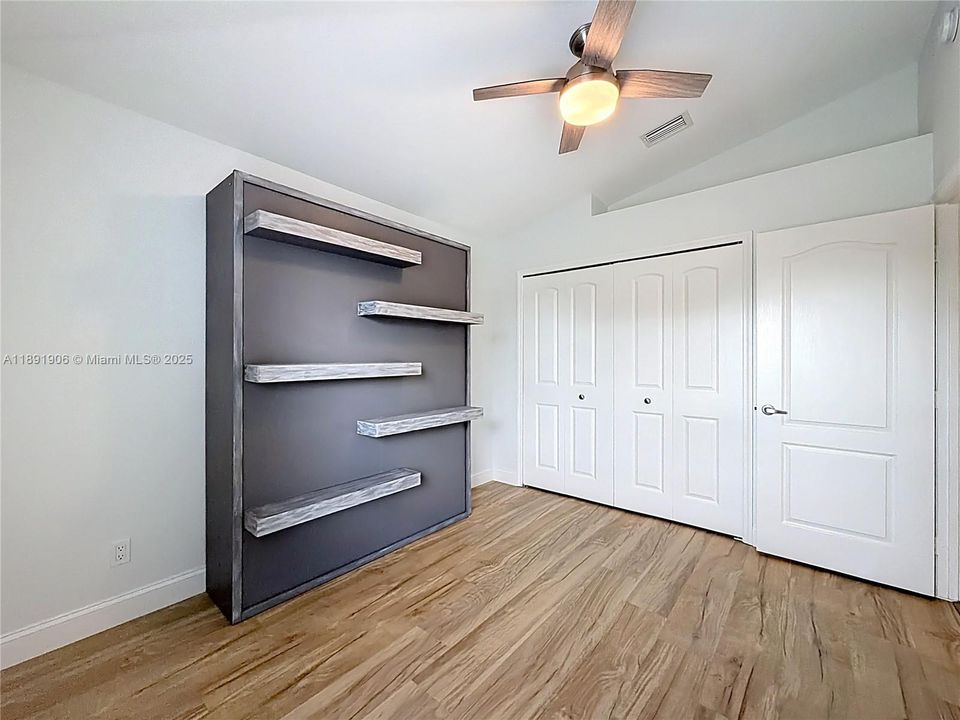 Recently Sold: $415,000 (3 beds, 2 baths, 1273 Square Feet)