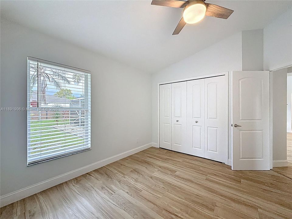 Recently Sold: $415,000 (3 beds, 2 baths, 1273 Square Feet)