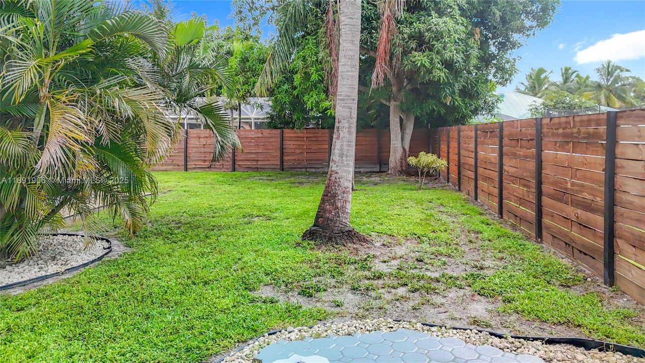 Recently Sold: $415,000 (3 beds, 2 baths, 1273 Square Feet)