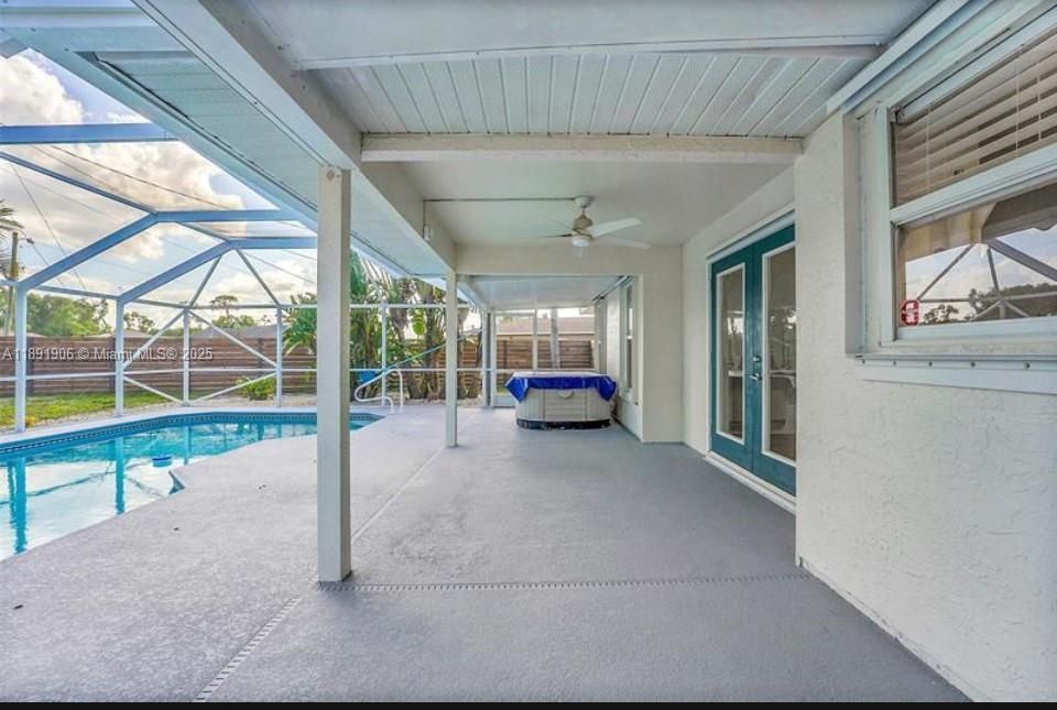 Recently Sold: $415,000 (3 beds, 2 baths, 1273 Square Feet)