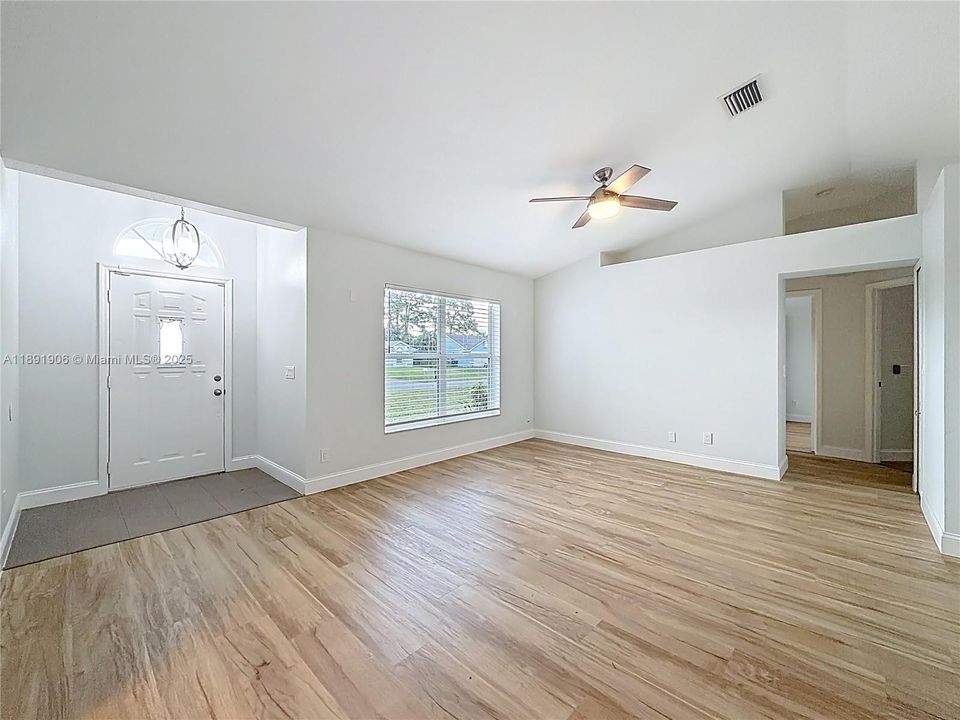 Recently Sold: $415,000 (3 beds, 2 baths, 1273 Square Feet)