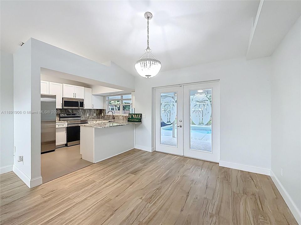 Recently Sold: $415,000 (3 beds, 2 baths, 1273 Square Feet)