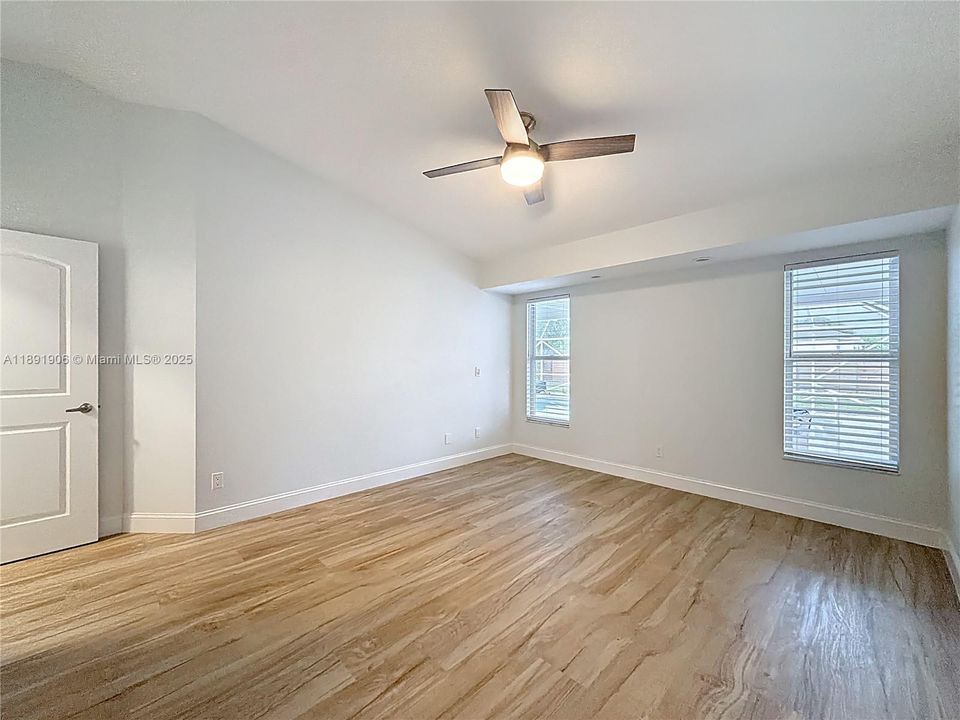 Recently Sold: $415,000 (3 beds, 2 baths, 1273 Square Feet)