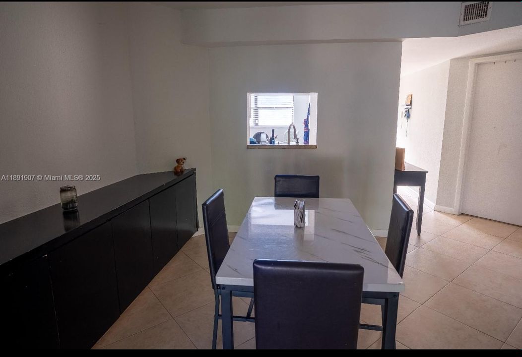 For Sale: $265,000 (2 beds, 2 baths, 1309 Square Feet)