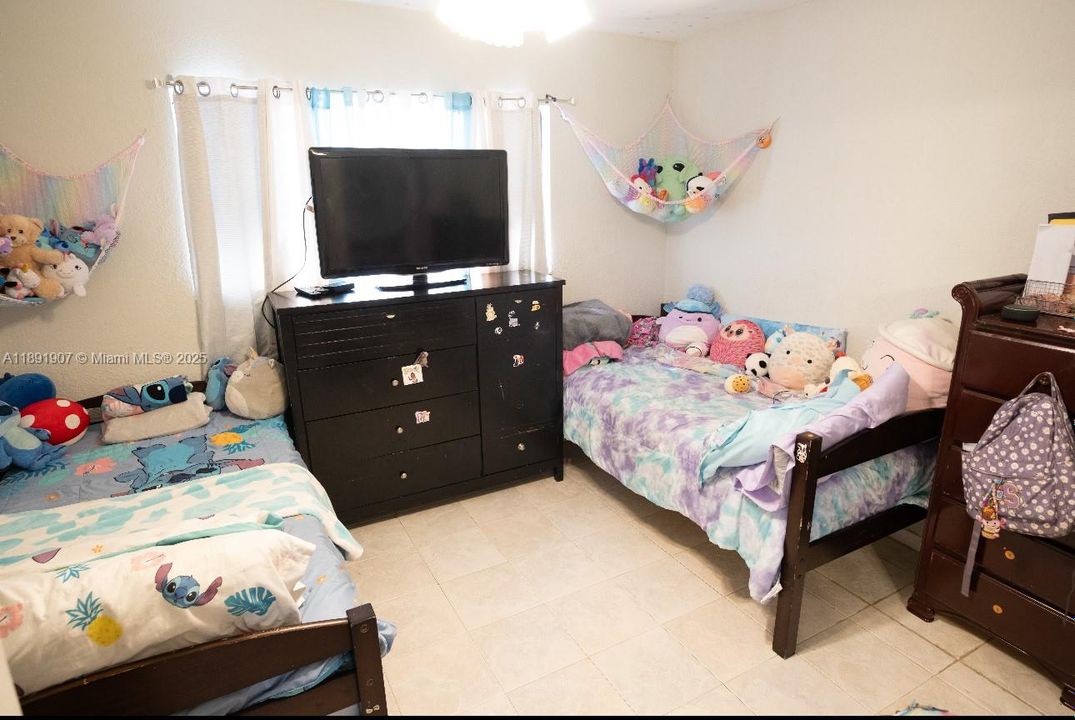 For Sale: $265,000 (2 beds, 2 baths, 1309 Square Feet)