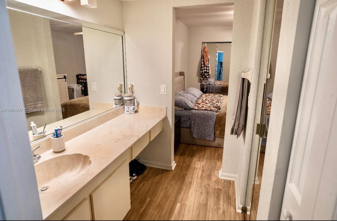 For Sale: $265,000 (2 beds, 2 baths, 1309 Square Feet)