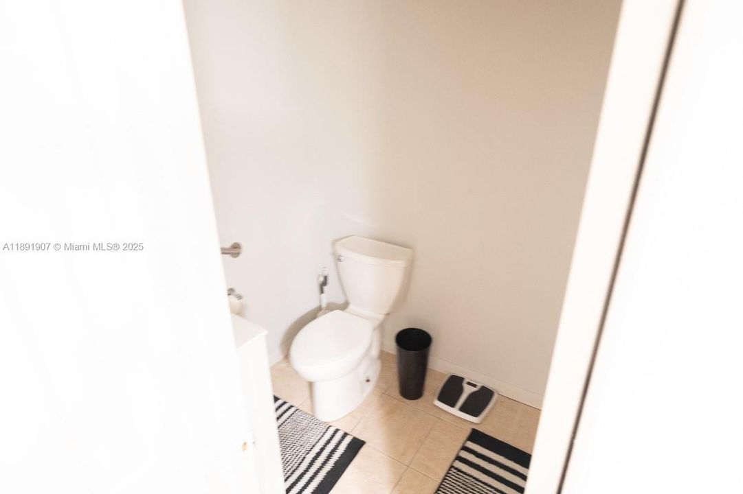 For Sale: $265,000 (2 beds, 2 baths, 1309 Square Feet)