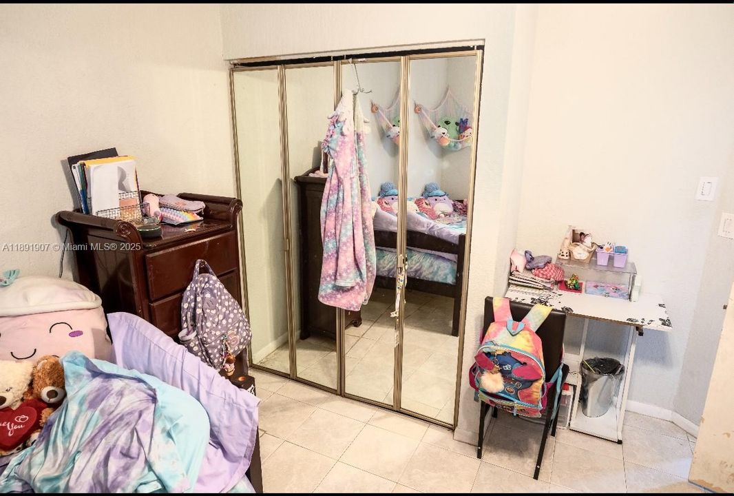 For Sale: $265,000 (2 beds, 2 baths, 1309 Square Feet)