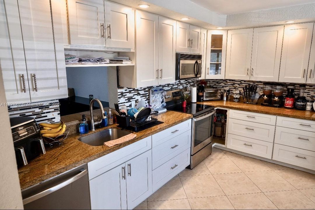 For Sale: $265,000 (2 beds, 2 baths, 1309 Square Feet)