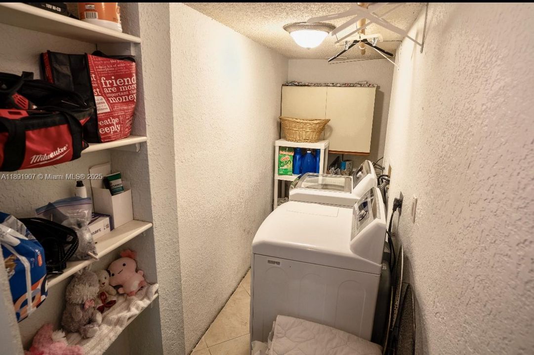 For Sale: $265,000 (2 beds, 2 baths, 1309 Square Feet)