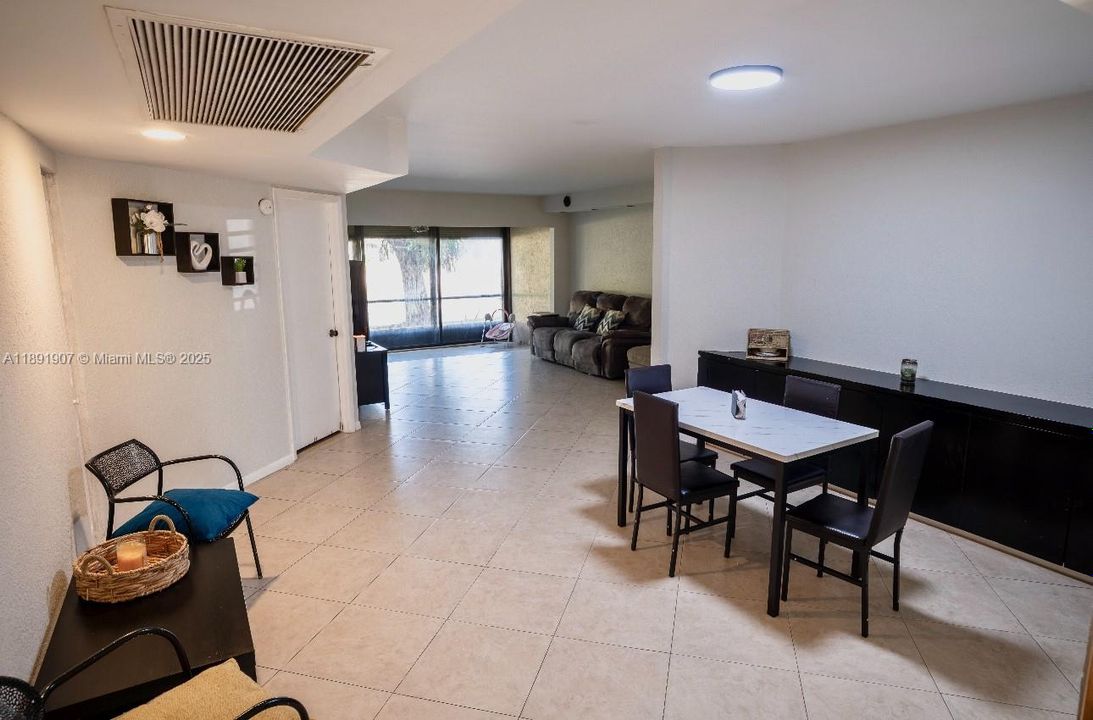 For Sale: $265,000 (2 beds, 2 baths, 1309 Square Feet)