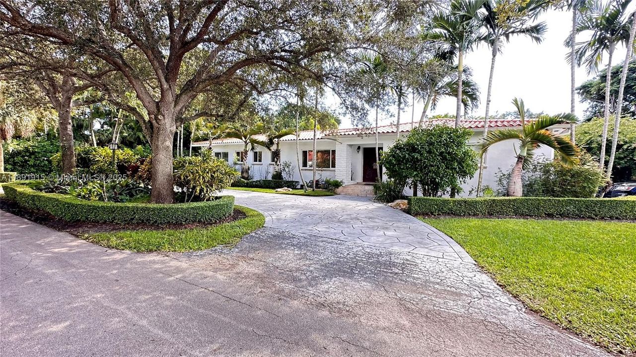 Recently Rented: $9,000 (5 beds, 4 baths, 3462 Square Feet)