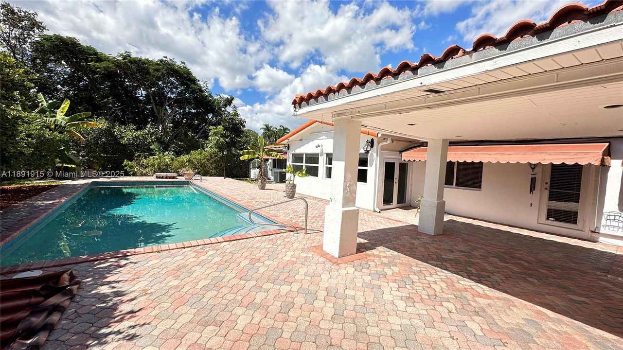 Recently Rented: $9,000 (5 beds, 4 baths, 3462 Square Feet)