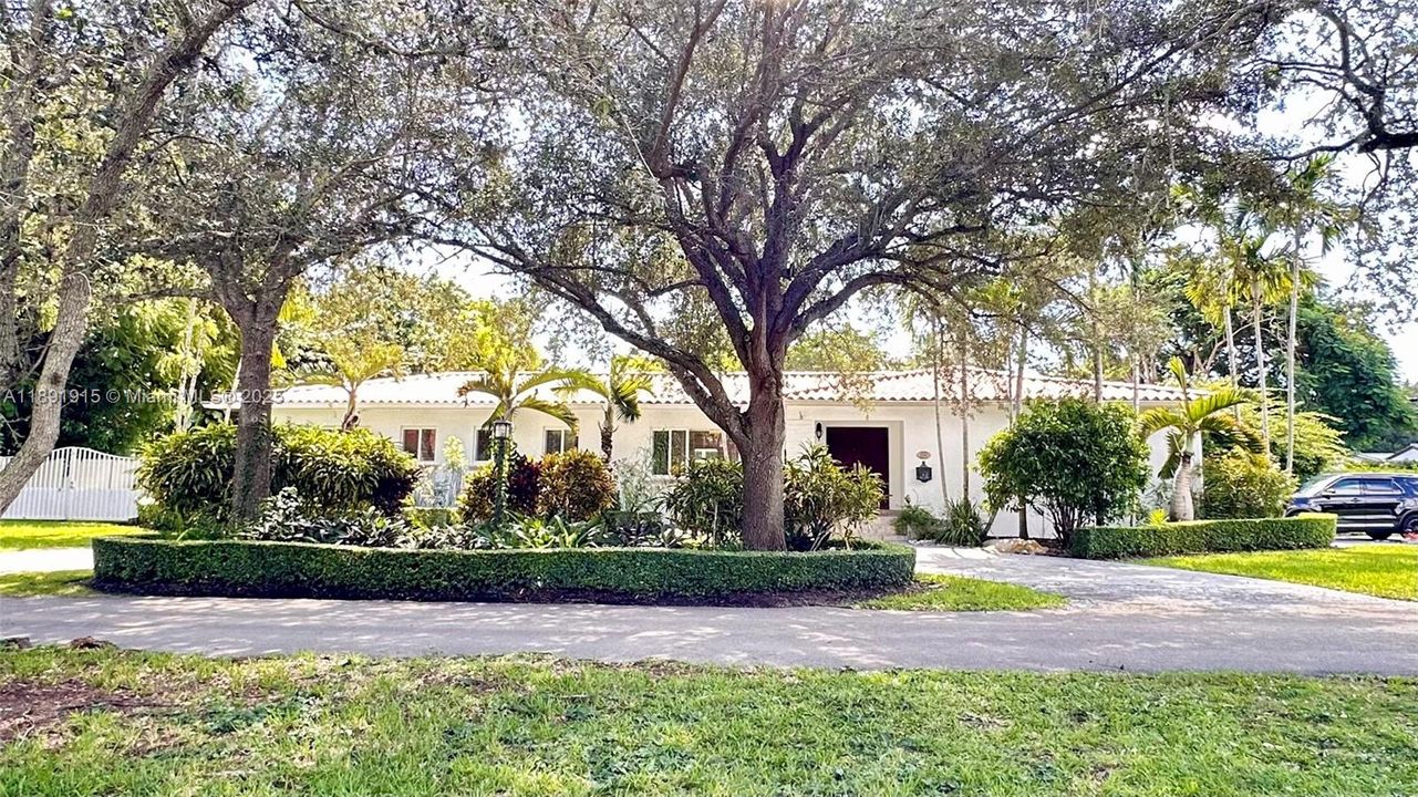 Recently Rented: $9,000 (5 beds, 4 baths, 3462 Square Feet)