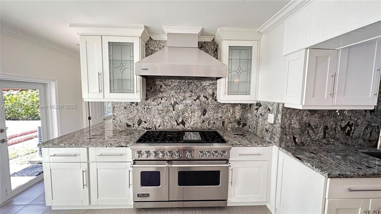 Recently Rented: $9,000 (5 beds, 4 baths, 3462 Square Feet)