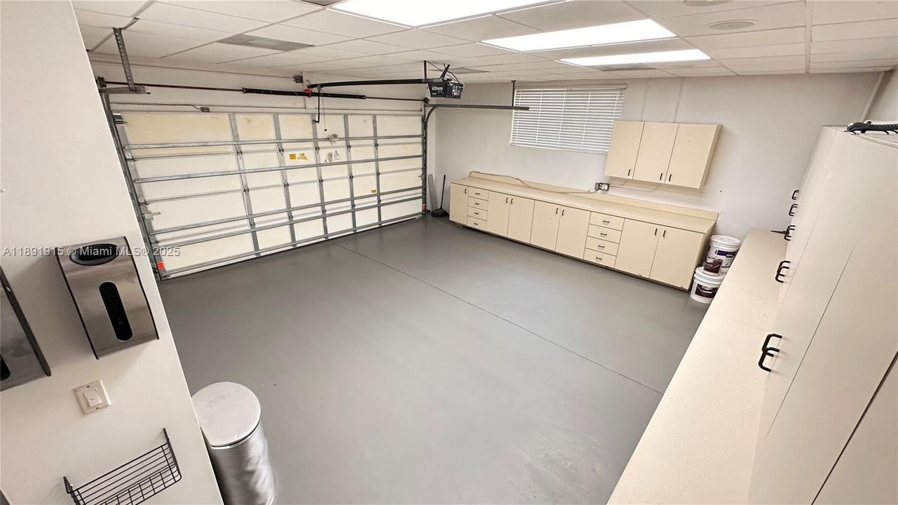 Recently Rented: $9,000 (5 beds, 4 baths, 3462 Square Feet)