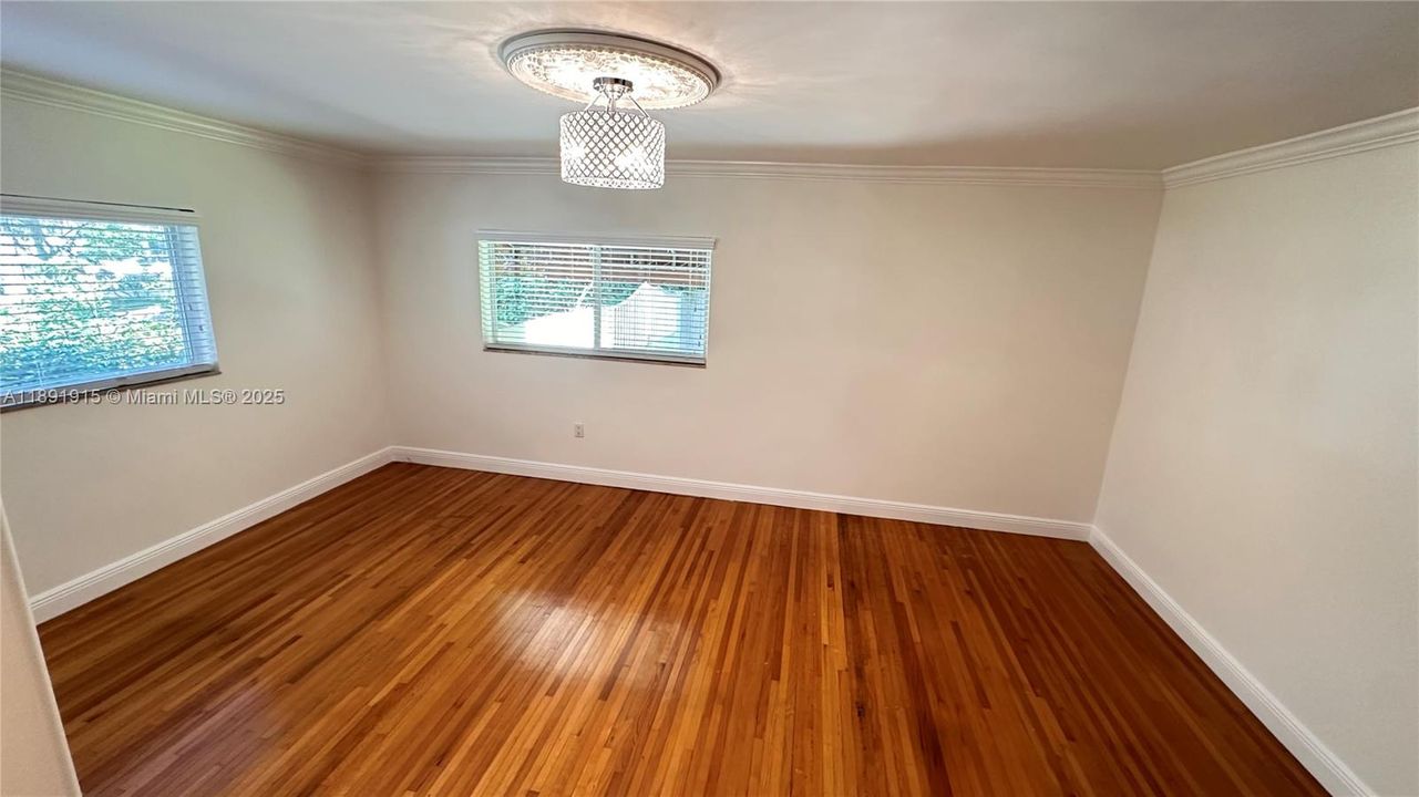 Recently Rented: $9,000 (5 beds, 4 baths, 3462 Square Feet)