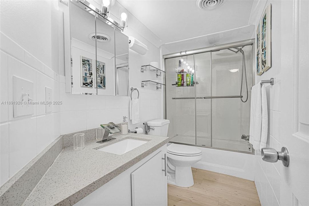 На продажу: $180,000 (2 спален, 2 ванн, 0 Квадратных фут)