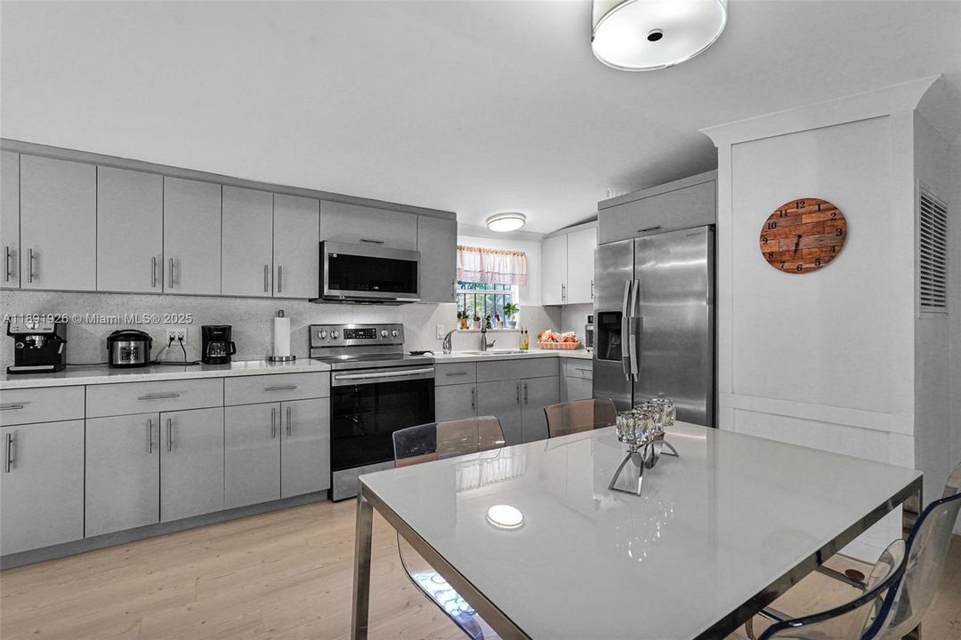 На продажу: $180,000 (2 спален, 2 ванн, 0 Квадратных фут)