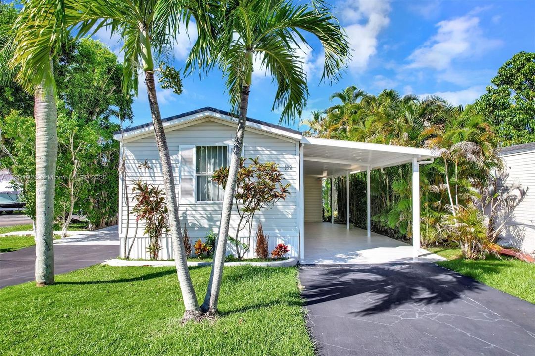 На продажу: $180,000 (2 спален, 2 ванн, 0 Квадратных фут)