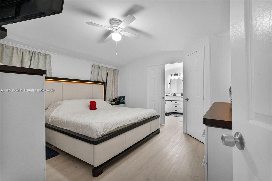 На продажу: $180,000 (2 спален, 2 ванн, 0 Квадратных фут)