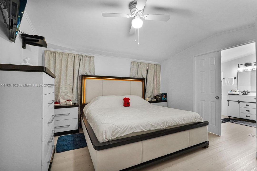 На продажу: $180,000 (2 спален, 2 ванн, 0 Квадратных фут)