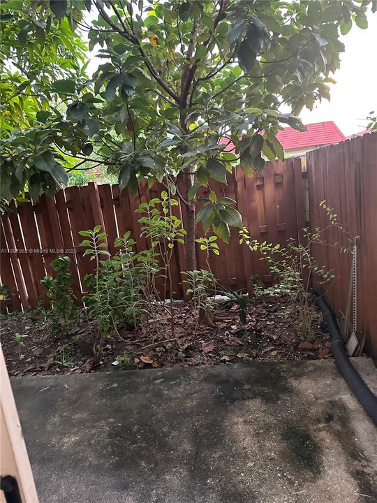 На продажу: $230,000 (2 спален, 1 ванн, 1108 Квадратных фут)